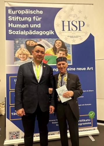 НҰРКЕН АСАНОВ «ІЗГІЛІК ПЕДАГОГИКАСЫНЫҢ ҮЗДІГІ» АТАҒЫНА ИЕ БОЛДЫ