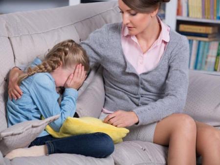 Баланың эмоционалды қолдауы: мазасыздық пен күйзелісті еңсеруге қалай көмектесуге болады