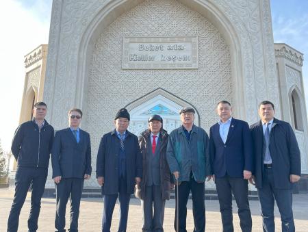 НҰРКЕН АСАНОВ ШЫМКЕНТТЕ ӨТКЕН ҒЫЛЫМИ-ТЕОРИЯЛЫҚ КОНФЕРЕНЦИЯҒА ҚАТЫСТЫ 